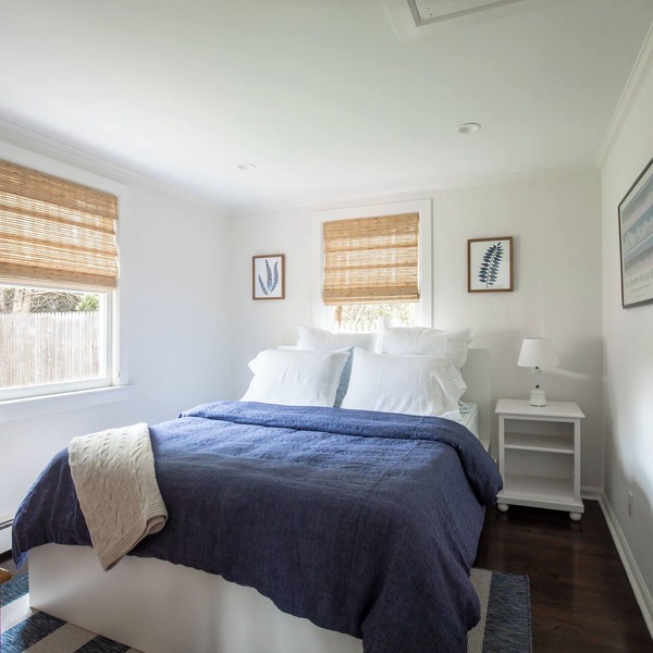 Charming Village Cottage - walk to train and shops.