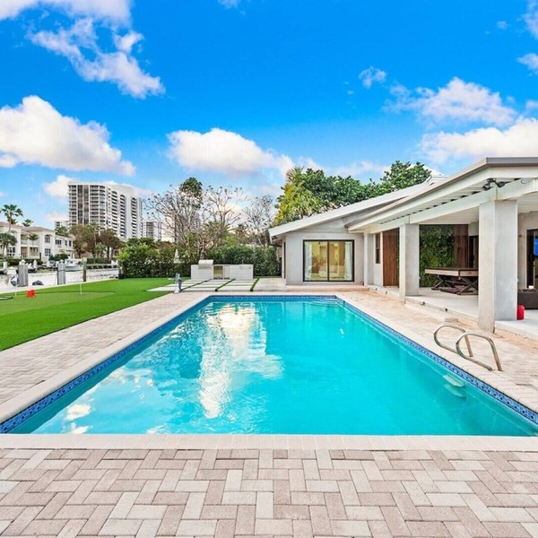 Charming Waterfront 5BR/4BTH Villa North of Miami