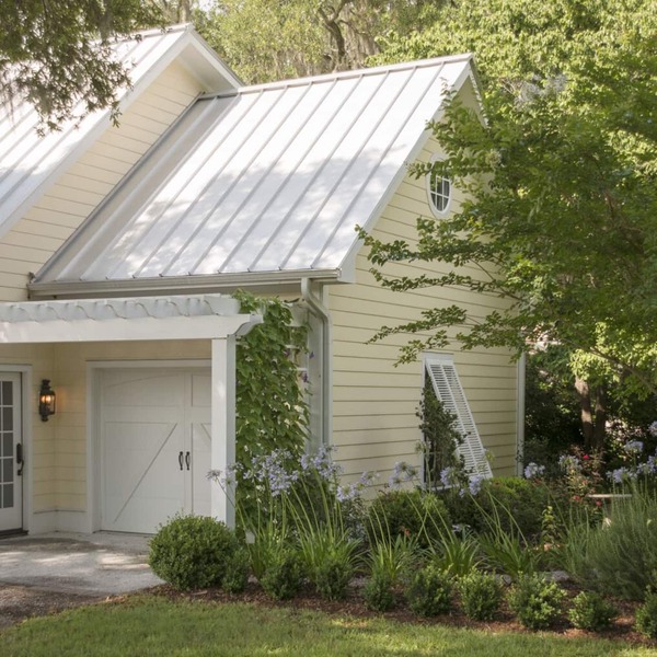 Charming Waterfront Carriage House