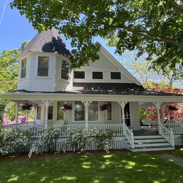 Charming Waterview Victorian w/Cottages near beach, harbor & town