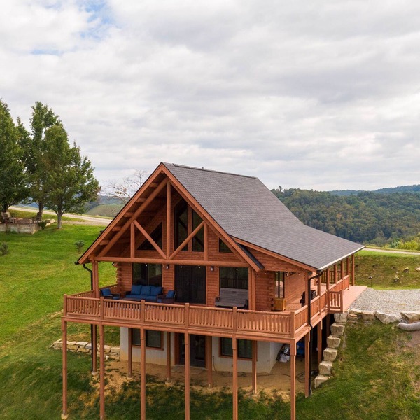 Chasing Clouds Cabin - year round views, river access