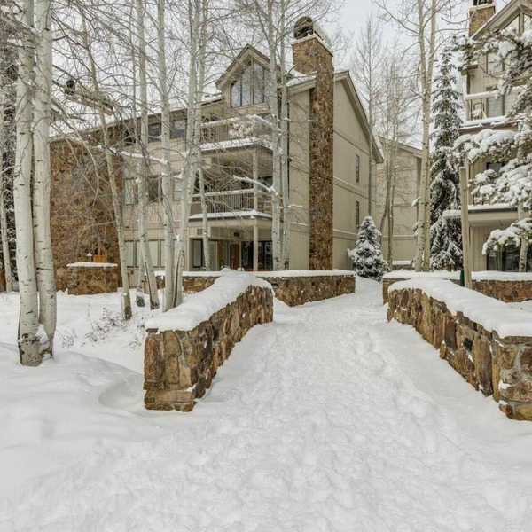Chateau DuMont Oversized 2 Bed 2 Ba CDMR