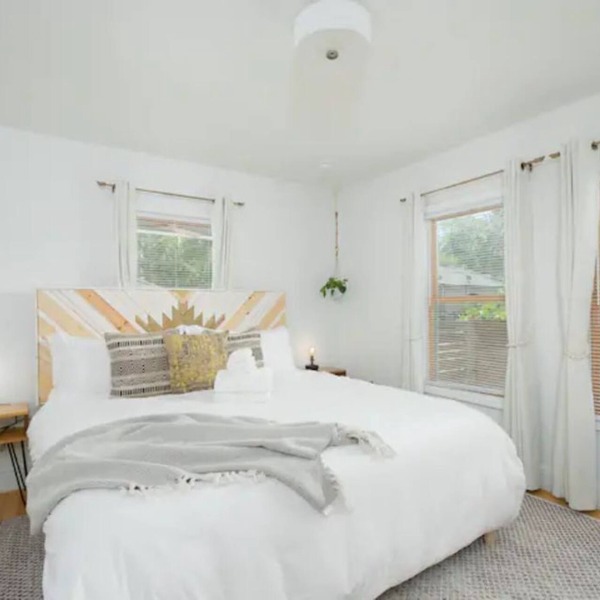 Cheerful 2-BDRM/2.5 Bathroom Home Near DWTN & UF