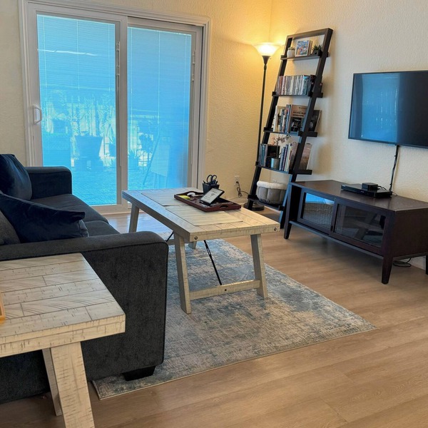 Cheerful Pet Friendly 2 BR-1BA Condo