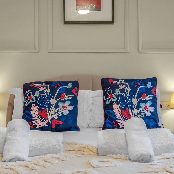 Cheerful Stays: Jamson Pl 3BR Apartment in Leith