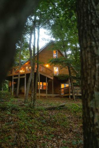 Cheerful Two Bdrm Cabin with Hot Tub & Pet Friendly