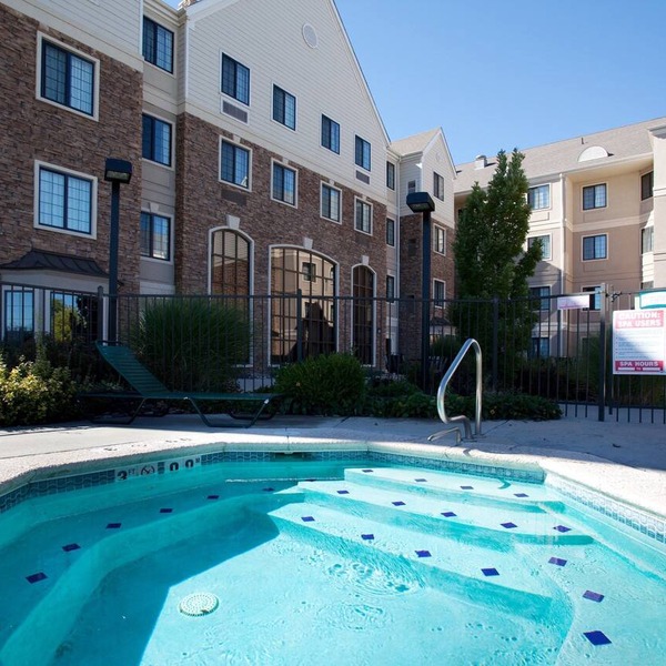Cherry Creek Suite with Free Breakfast! Pool, Shared Hot Tub + Gym Access