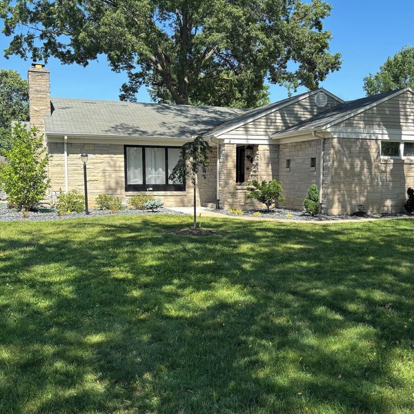 Cherry Tree Vacation Home, 4 BR 2 BA 2500 sq ft, safe neighborhood .9 mi to ND!