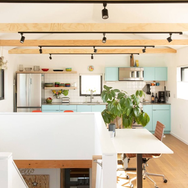 Chez Wee—Solar Powered Modern Cottage, 3 blocks to light rail