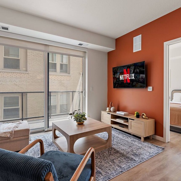 Chic 1Bd Condo DT Minneapolis, with City Views & Prime Downtown Location