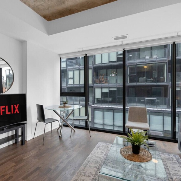 Chic 1BR - Lively King West - Downtown