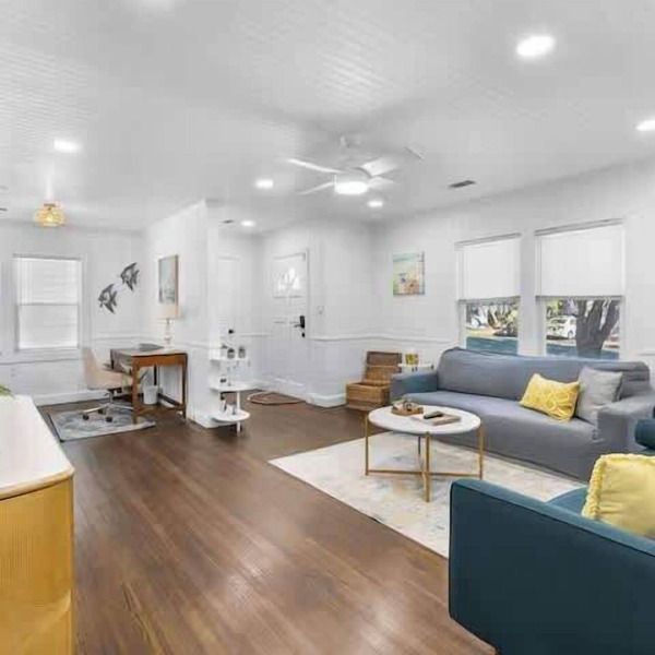Chic 2/2 Cottage Near Downtown & Beaches