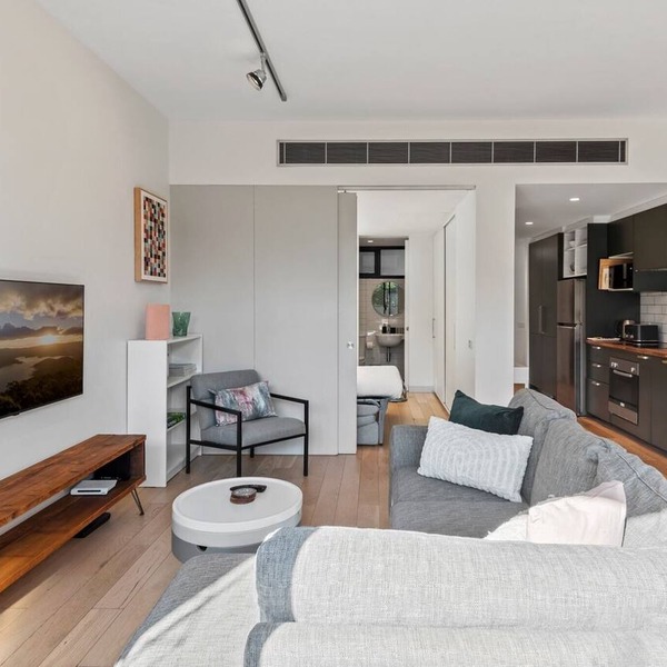 Chic 2-Bed Apartment in Vibrant St Kilda