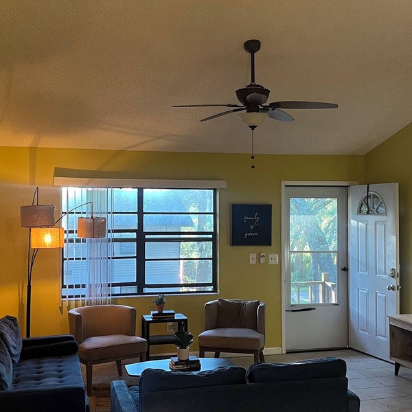 Chic 2-bedroom apartment with AC, fitness space in fabulous Seffner