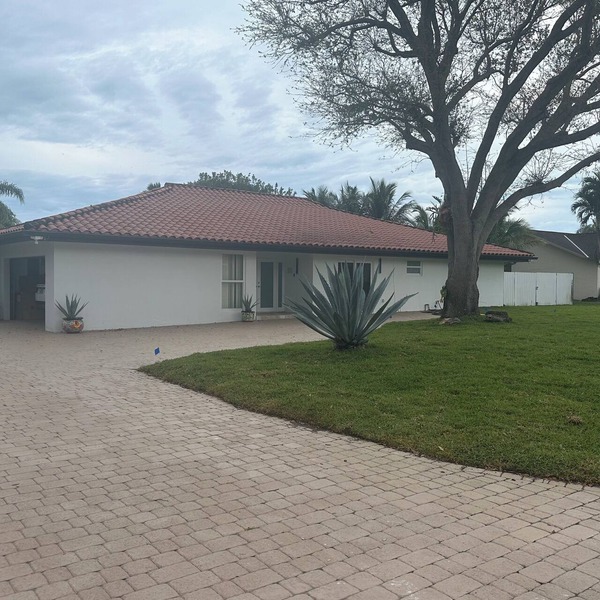 Chic 4-bedroom villa with WiFi, AC in marvelous Miami
