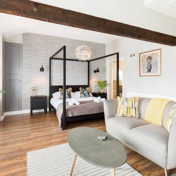 Chic and central studio apartment with parking