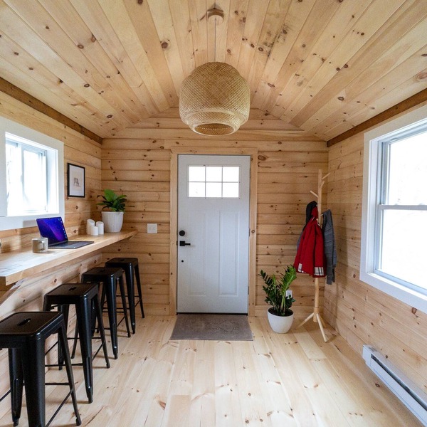 Chic Catskills Cabin w/Fireplace, Firepit, 30min to Ski Big Bear Resort.