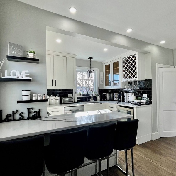 Chic & Comfortable 2-Bedroom Home Modern Living with Everyday Convenience