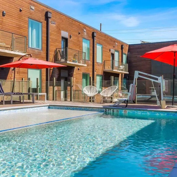 Chic Condo Trendy Eastside Early Check-In!