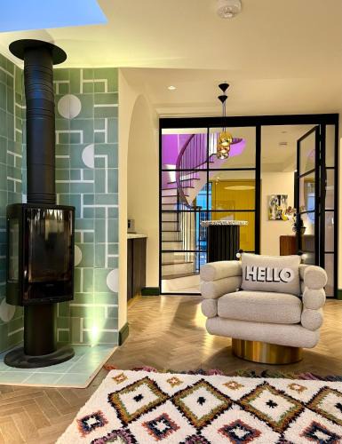 Chic Devon Designer Oasis with hot tub