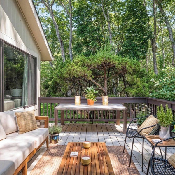 Chic East Hampton Hideaway with Deck, Community Pool & Tennis