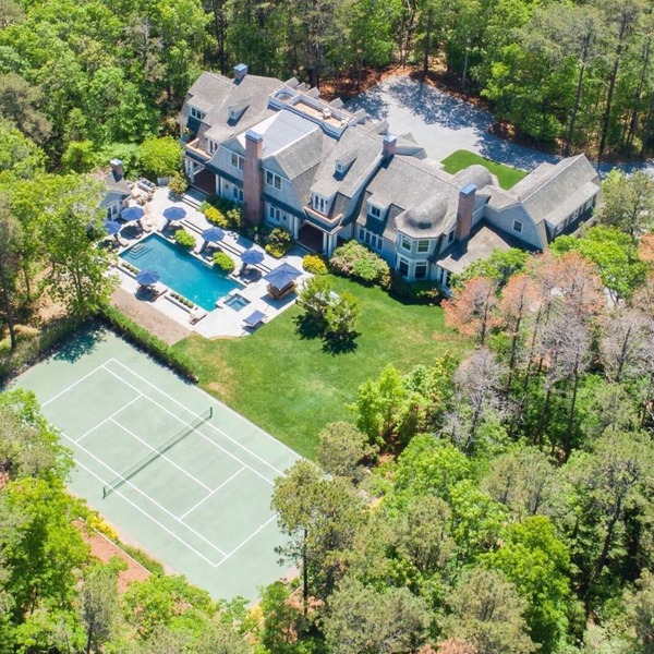 Chic Hamptons Retreat in Watermill with Tennis, Pool, Spa, Steam Room, and Gym