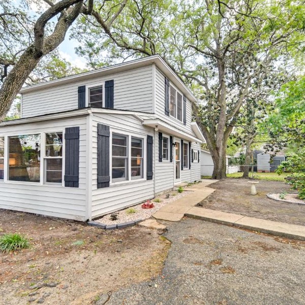 Chic Historic Myrtle Beach Cottage: Steps to Beach