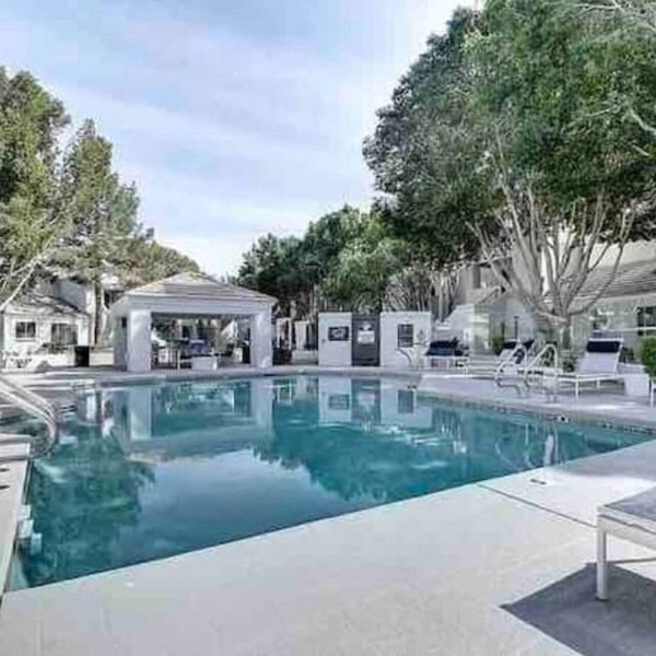 Chic Luxe Apt for 4, Glendale AZ