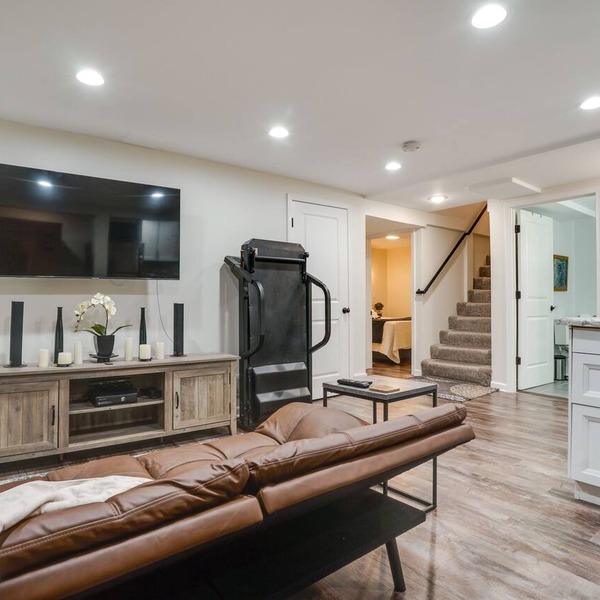 Chic Minneapolis Apt - 6 Blocks to Lake Nokomis!