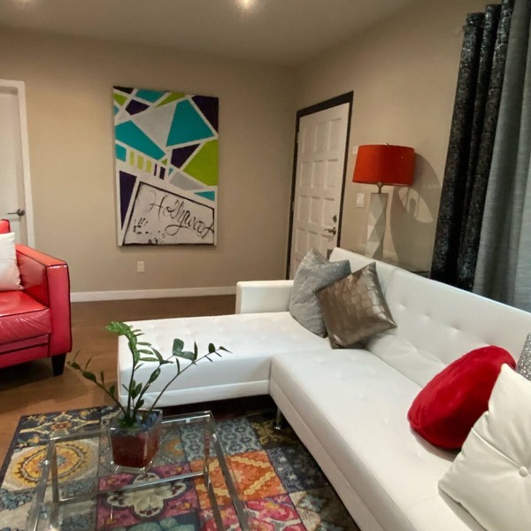Chic Modern 2bed2bath house 195 p nt West Hollywood min 30days min/60days max