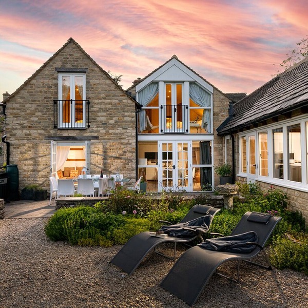 Chic Multi Award winning 5* Luxury Cotswold Cottage - Sleeps 8