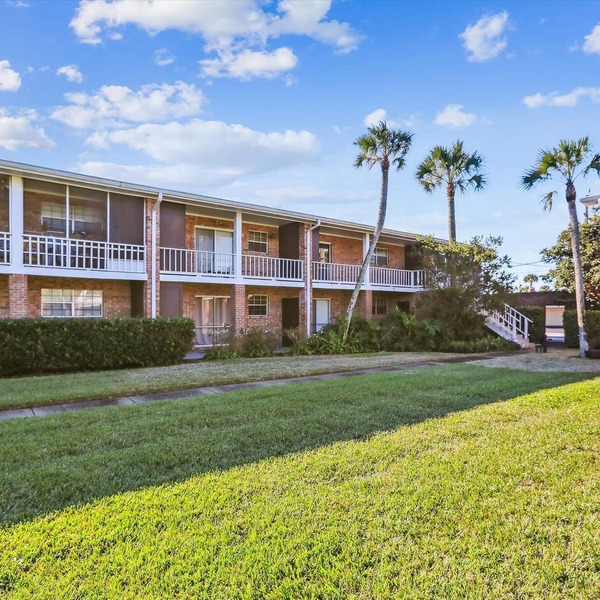 Chic Quarters; 15 min to Downtown!
