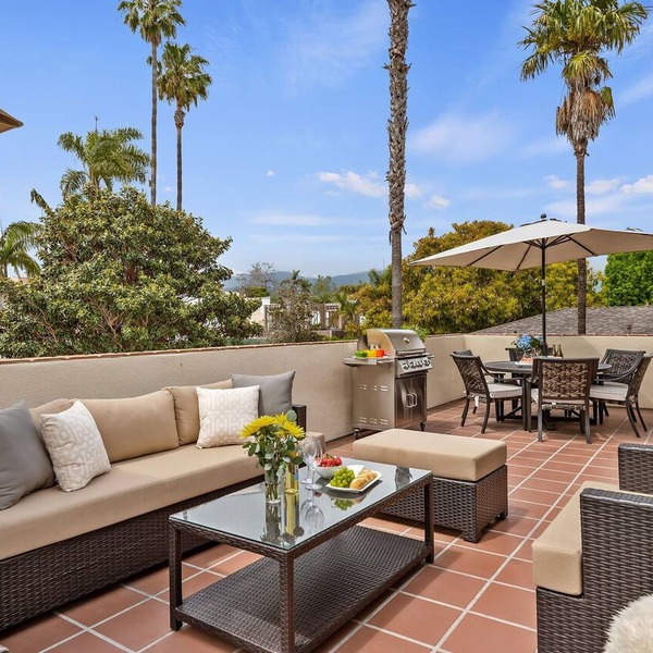Chic Remodeled Condo At West Beach Sure To Charm