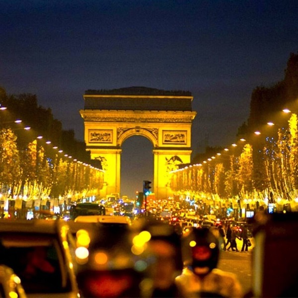 CHIC,SPACIOUS,CENTRAL/CHAMPS ELYSEES/ARC of TRIUMPH/Palais des Congres/EIFFEL/AC