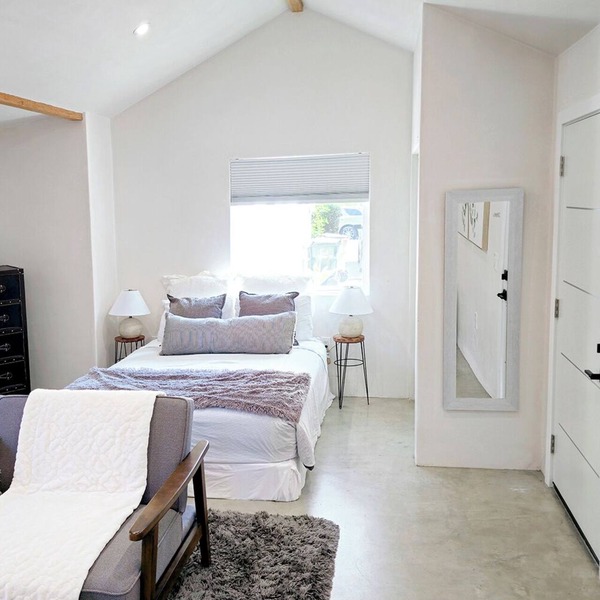 Chic Spanish Casita in beautiful Santa Barbara with WiFi and AC