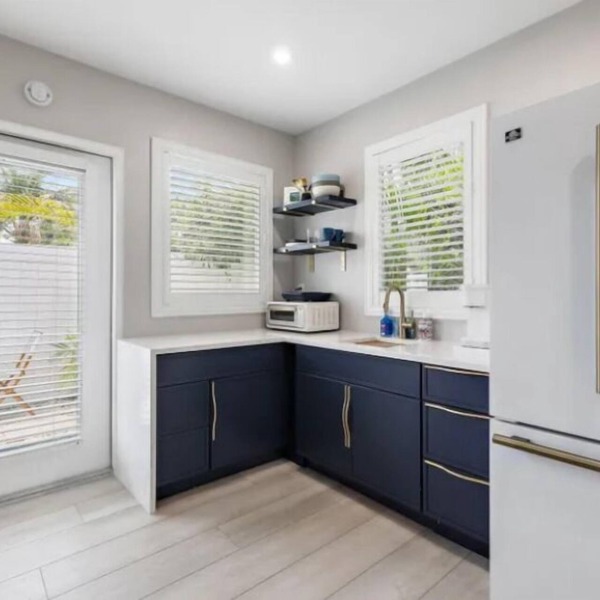 Chic Upscale Tiny House with WiFi and AC Best Location in Palm Beach Gardens