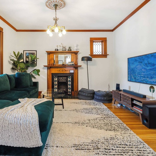 Chic Victorian Manor | Sleeps 12 | Congress Park