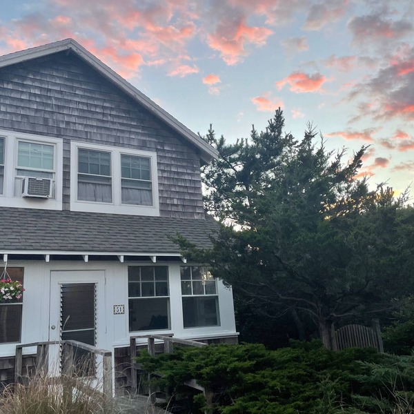 Classic Fire Island! Adorable Seaview Cottage - 2nd house from the beach.
