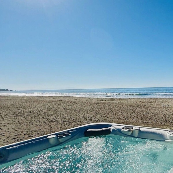 Classic Oceanfront Stinson - The Whale House