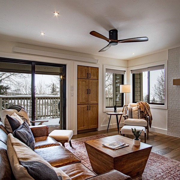 Classy, contemporary, cozy, Sun Valley condo with Resort Amenities