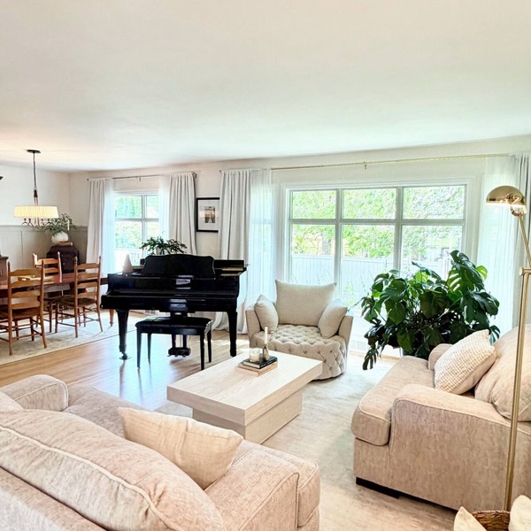 Clean and Convenient 4-bedroom house in Pittsford!