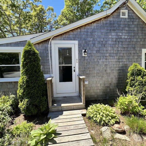 Clean and Cute Brewster Cottage