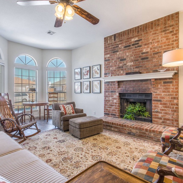 Clean clean clean, full kitchen, play area, quiet 3/2 - near Antiques & aquarium