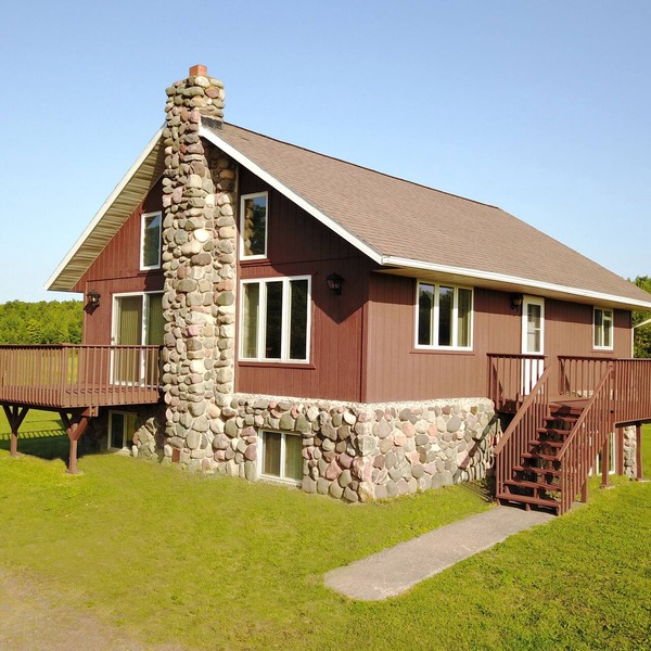 Clean, Comfortable and Quiet Chalet at the base of Jackson Creek Summit