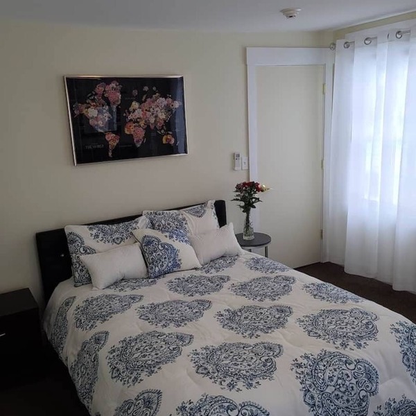 Clean, Comfy & Convenient. 1Bed Village Apt by MNR