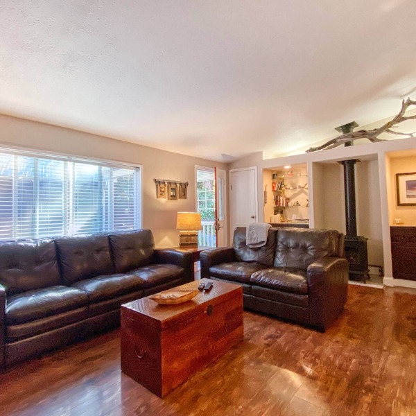 Clean & Cozy 2br/2ba, Remodeled w/Hot Tub, Close To Beach & Town: See Reviews