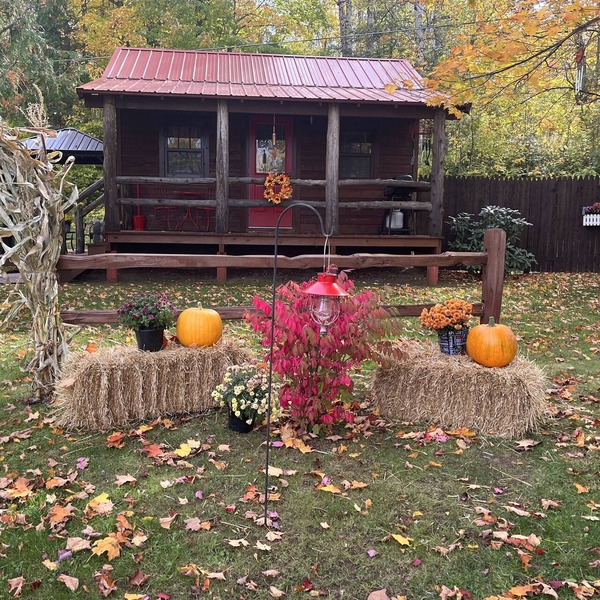 Clean & cozy couples cabin close to the Porcupine mountains~Rustic yet modern