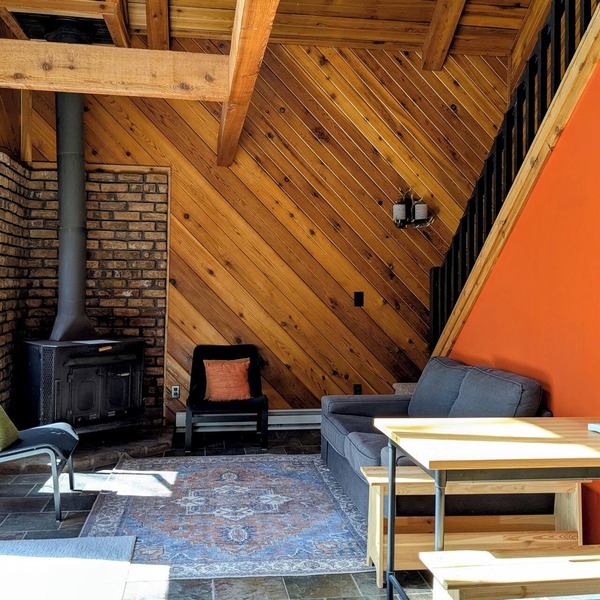 Clean & Cozy Private Hot Tub Sleeps 9 <10min Walk to Ski Brule