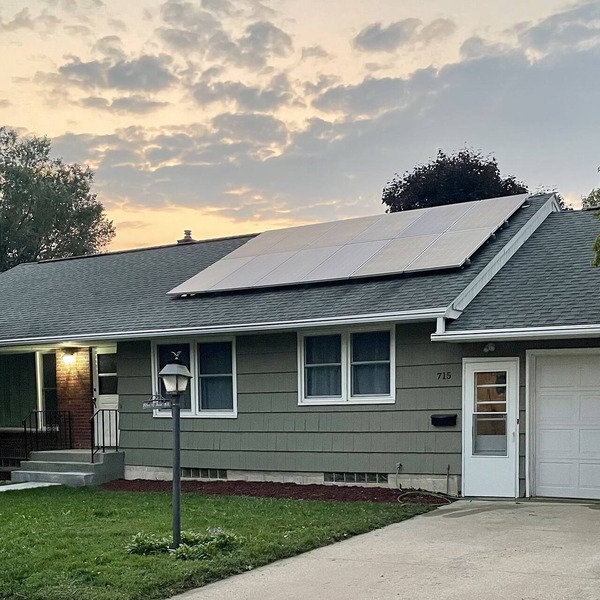 Clean, fun, comfy ranch home near parks, 2.5 mi to Mayo w Pingpong and Playroom