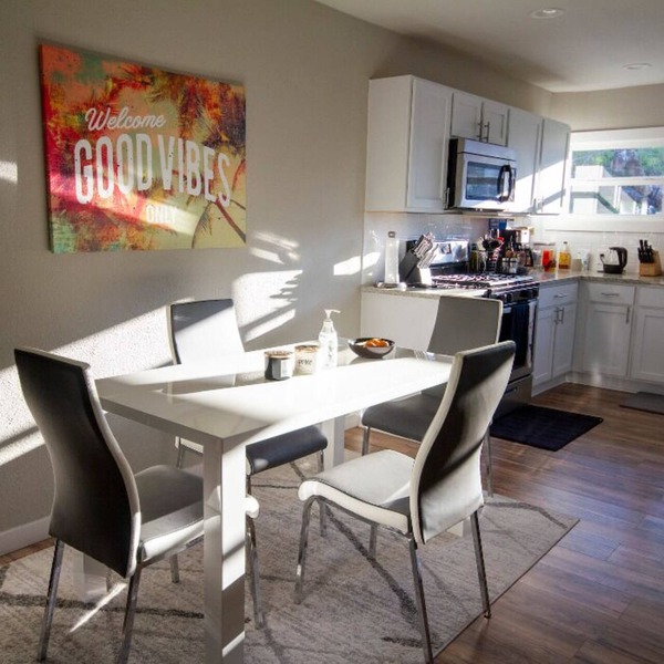Clean✨ Modern 🍸 Perfect 👌 Getaway 🛩 15 to downtown